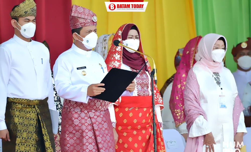 Gubernur Kepulauan Riau, H. Ansar Ahmad saat menjadi inspektur upacara (Irup) di Hari Jadi Provinsi Kepri ke-19